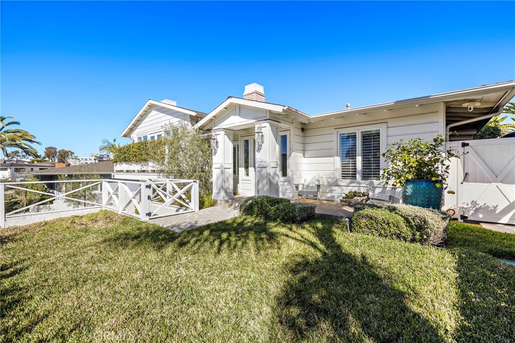 433 Seaward Road Corona del Mar, CA 92625 - Photo 3 of 39