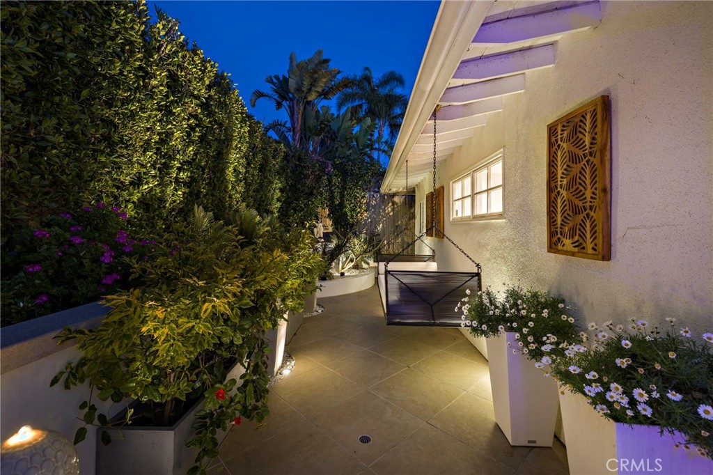 433 Seaward Road Corona del Mar, CA 92625 - Photo 34 of 36 Rear retreat with fountains