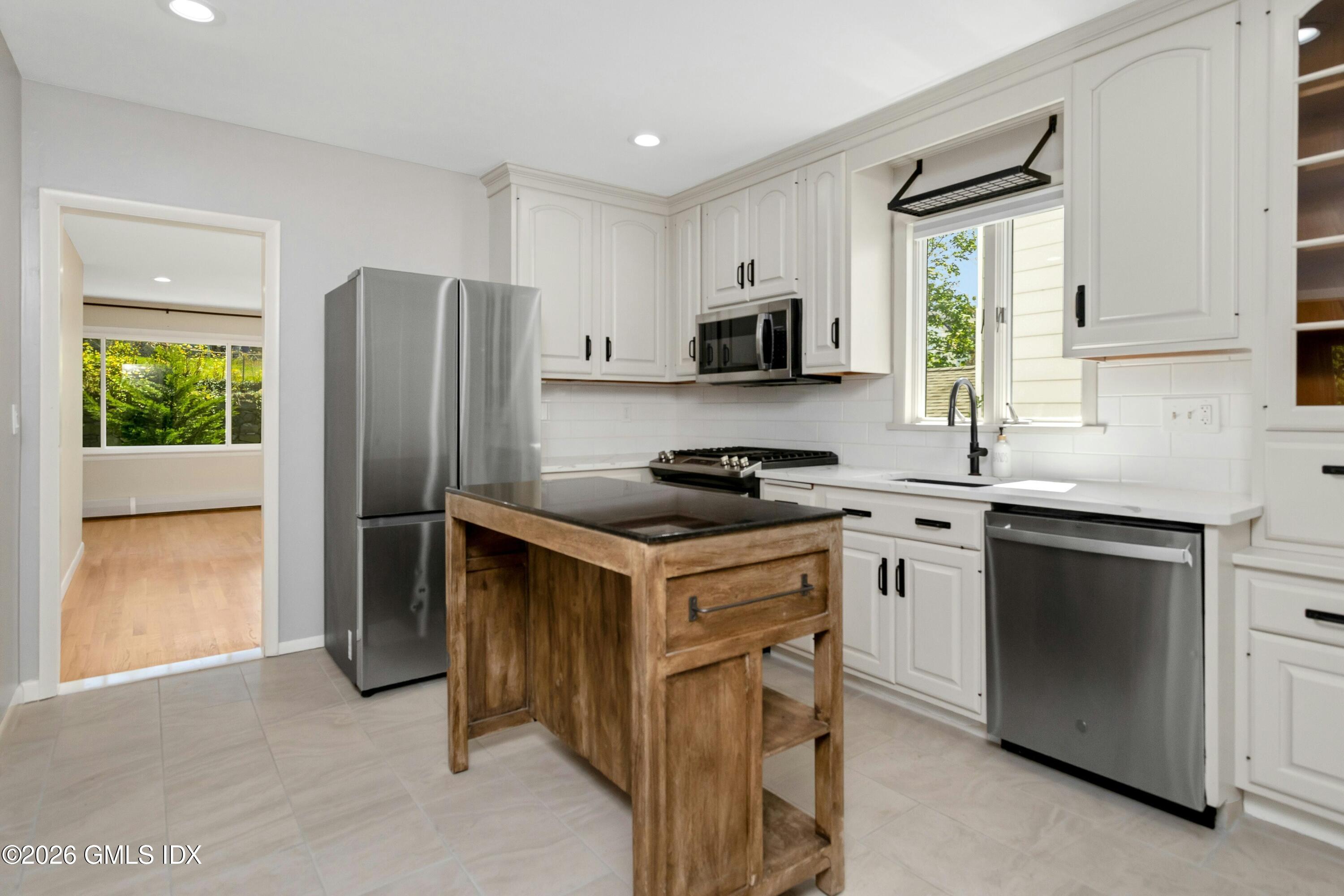 37 Gerry Street, Unit A Greenwich, CT 06830 - Photo 4 of 23 004-491883-_X0A4270_14599389