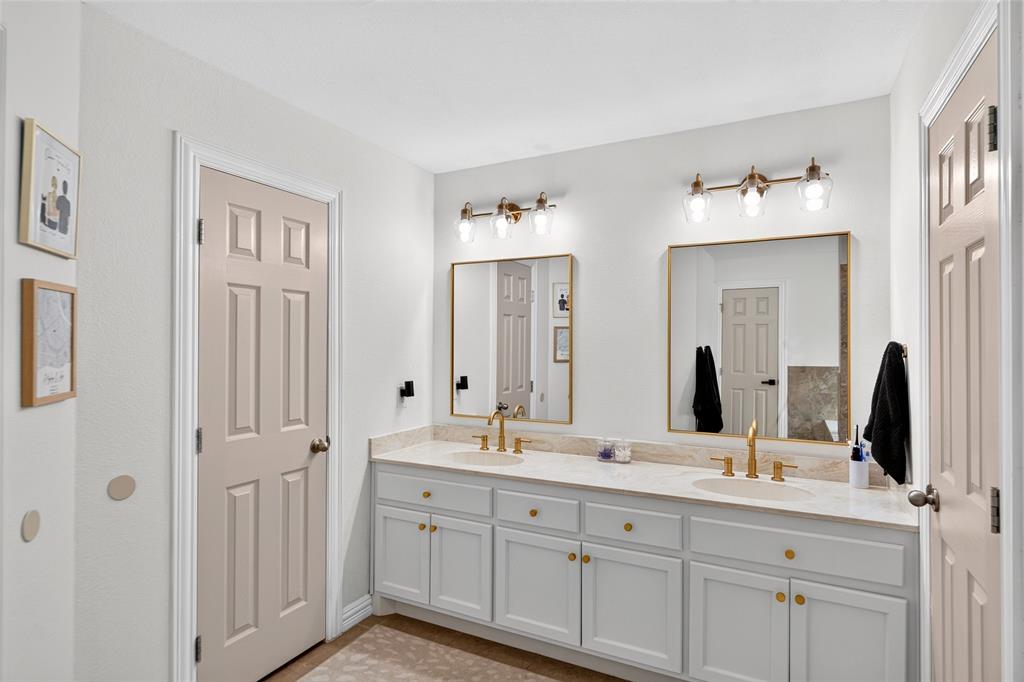 8014 Garner Road Rowlett, TX 75088 - Photo 21 of 39 a spacious bathroom with double vanity sinks and a mirror