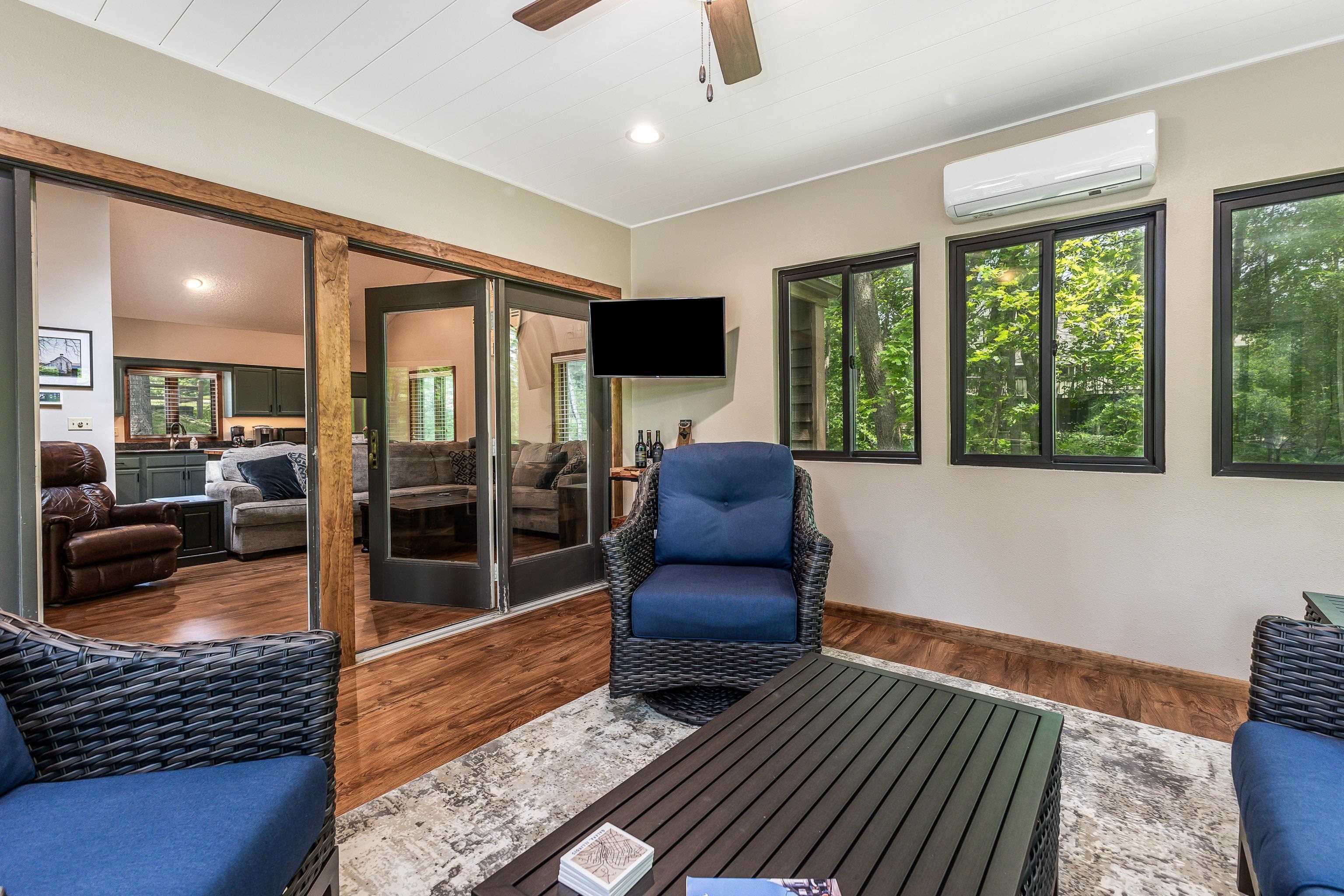 4 Colony Court Galena, IL 61036 - Photo 24 of 32 a living room with furniture