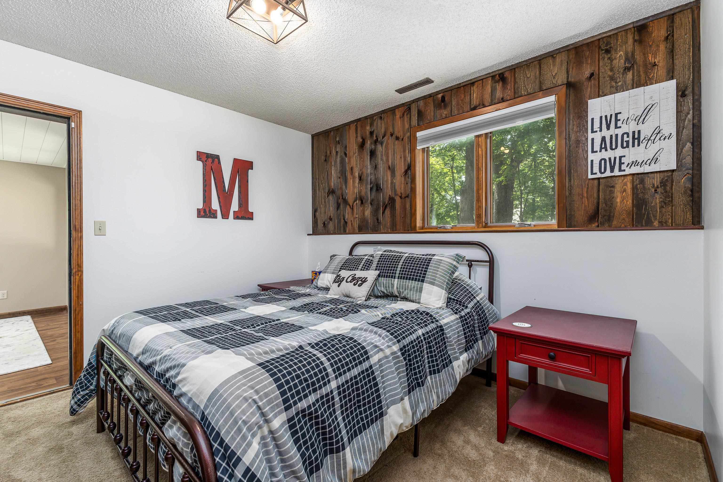4 Colony Court Galena, IL 61036 - Photo 25 of 32 a bedroom with a bed and a painting on the wall