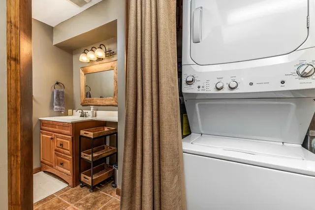 $300,000 | 4 Colony Court, Galena, IL 61036