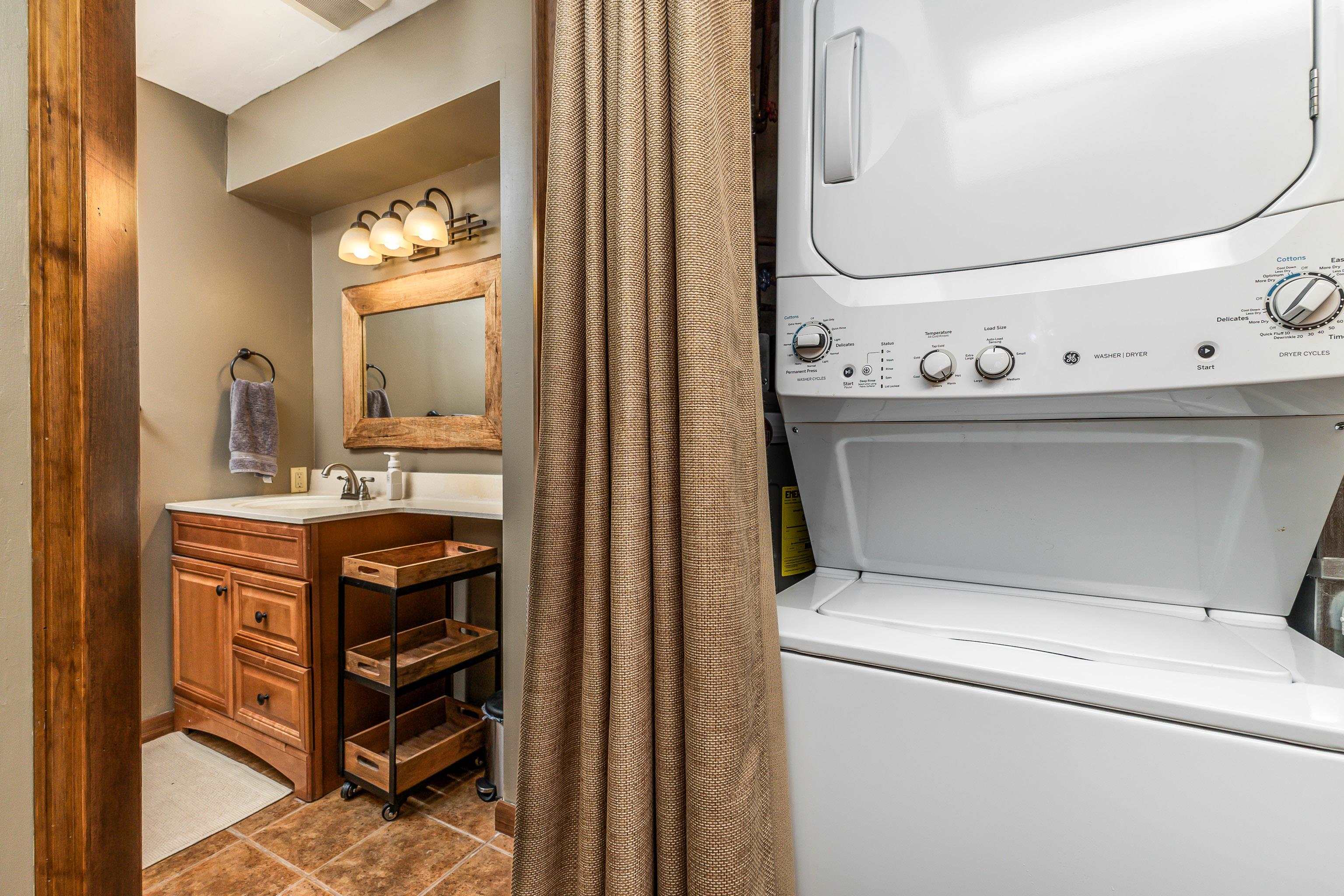 4 Colony Court Galena, IL 61036 - Photo 29 of 32 a view of washer and dryer
