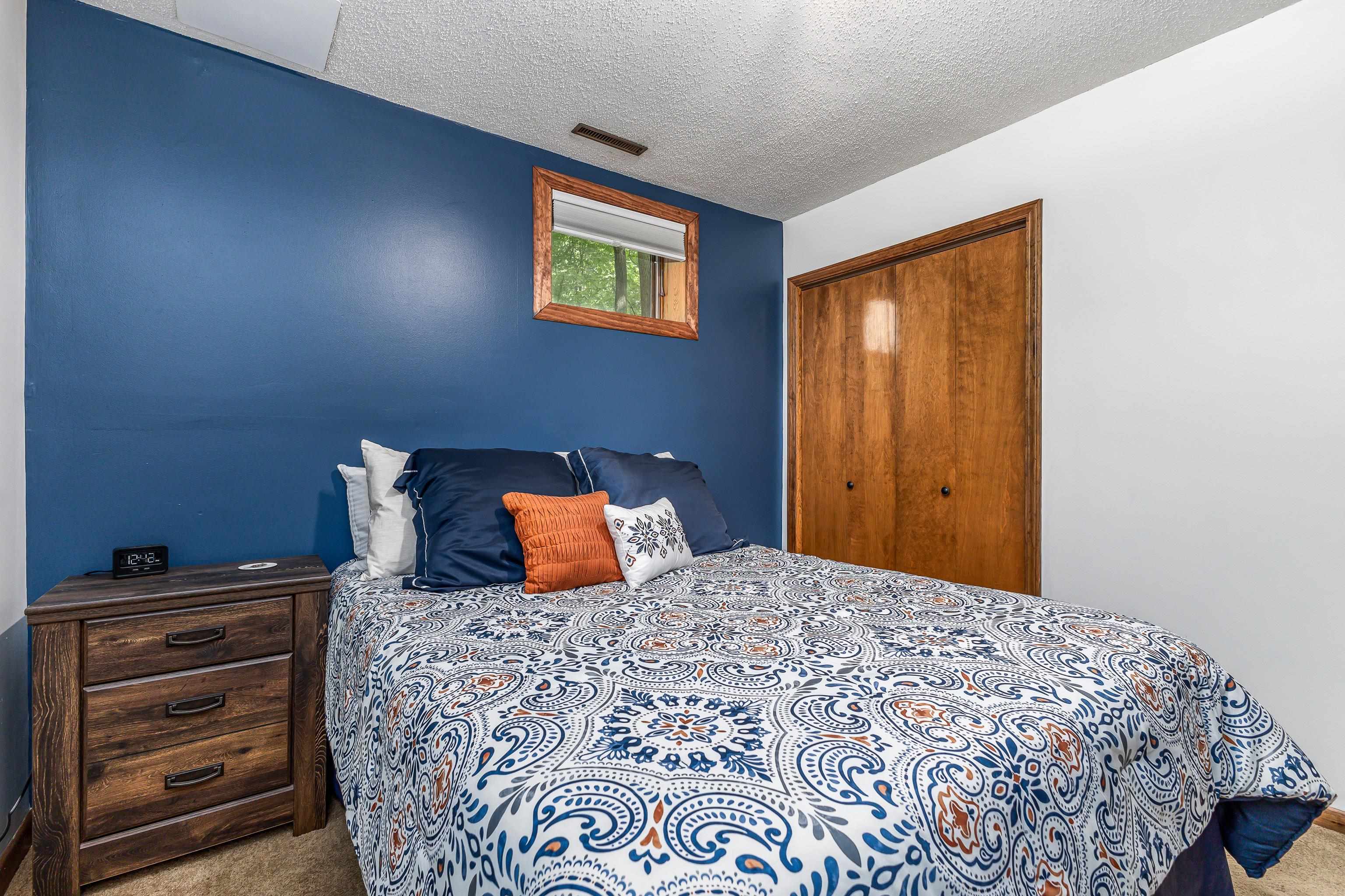 4 Colony Court Galena, IL 61036 - Photo 6 of 32 a bedroom with a bed and a lamp on dresser