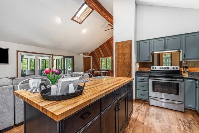 $300,000 | 4 Colony Court, Galena, IL 61036