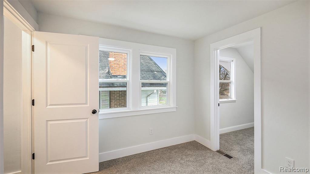 369 West Iroquois Road Pontiac, MI 48341 - Photo 15 of 23 Gallery Image 15