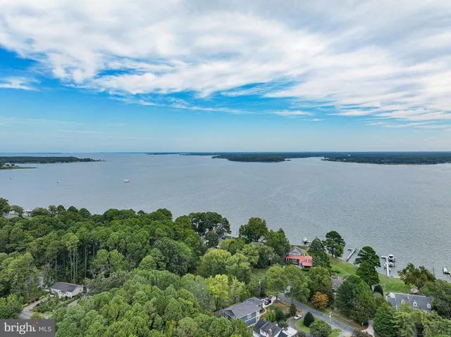 a picture of a lake view