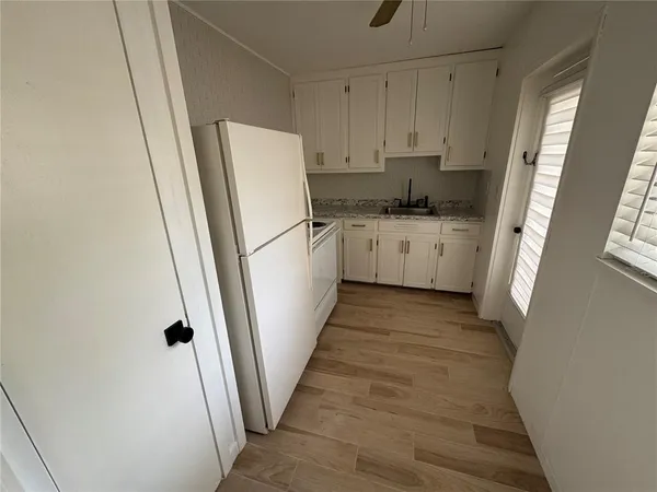 $1,000 | 242 Cedar Street, Unit 11, Englewood, FL 34223