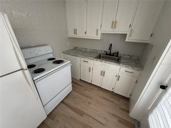 $1,000 | 242 Cedar Street, Unit 11, Englewood, FL 34223