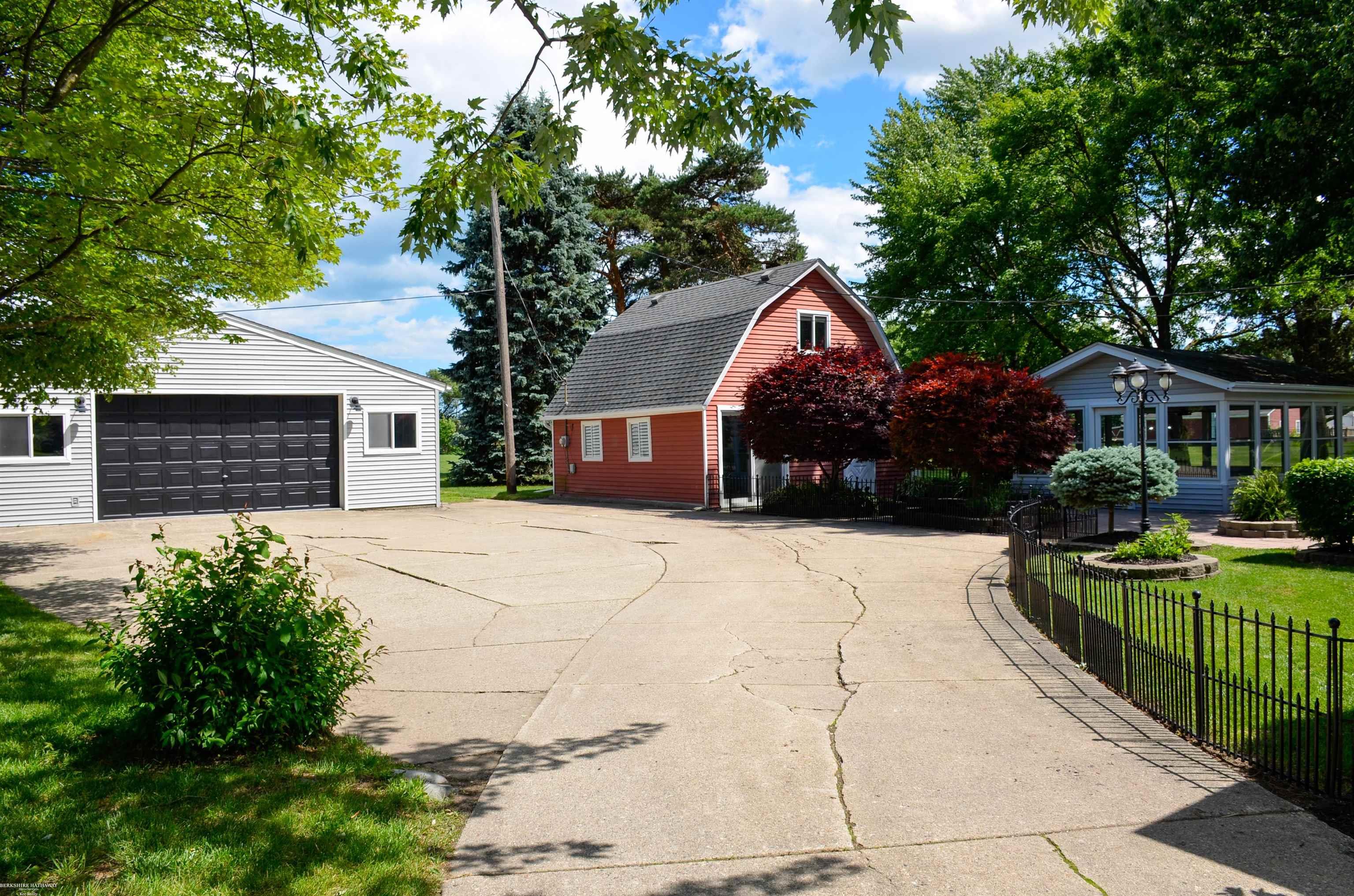 50400 Fairchild Road New Baltimore, MI 48051 - Photo 4 of 36