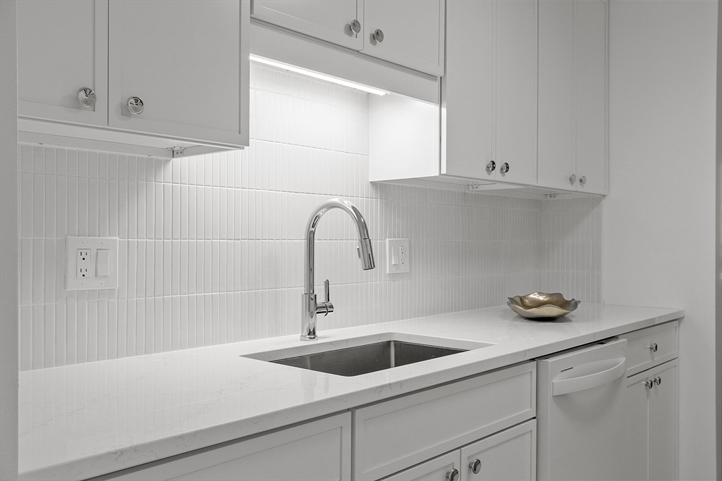 61 Patrick Road, Unit 61 Tewksbury, MA 01876 - Photo 11 of 39