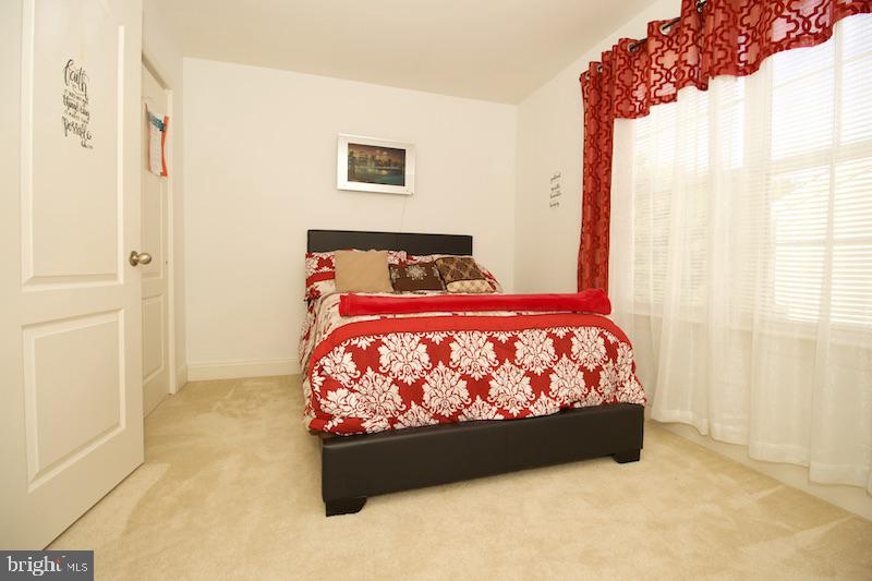 162 Lexington Place Dover, DE 19901 - Photo 37 of 48 a bed sitting in a bedroom next to a window