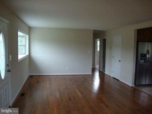 12100 North Keys Road Brandywine, MD 20613 - Photo 4 of 11 Living Room