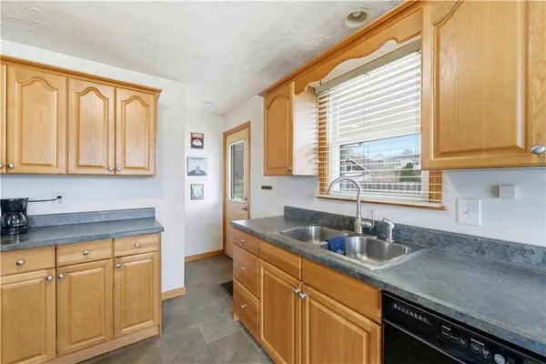 $239,900 | 11 Madison Drive, Zelienople, PA 16063