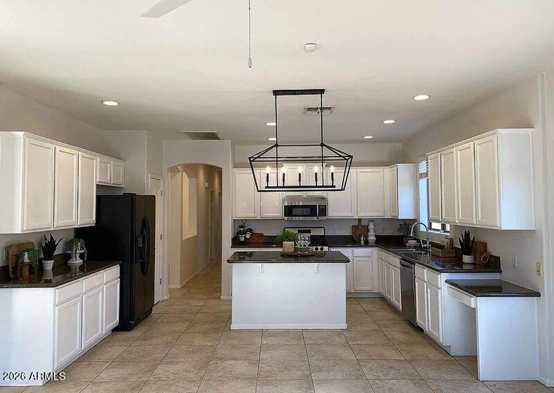 6857 South Birdie Way Gilbert, AZ 85298 - Photo 2 of 12 Oversized Kitchen!!