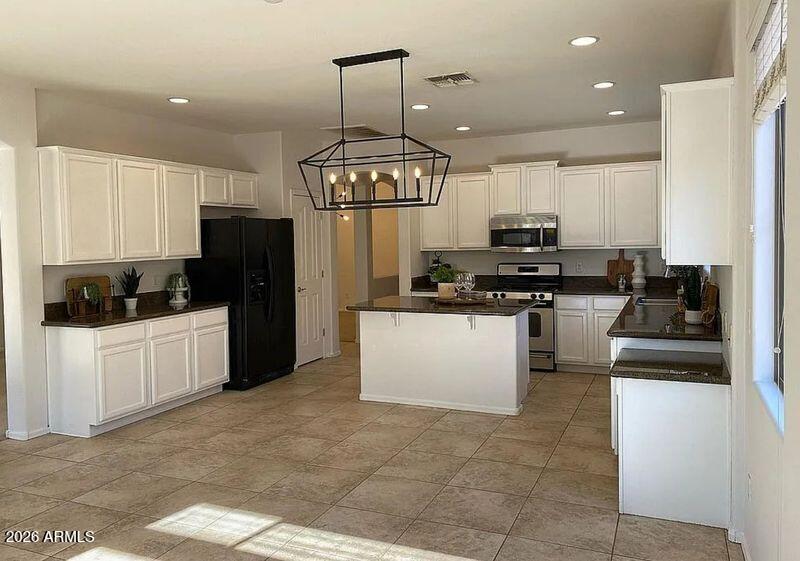 6857 South Birdie Way Gilbert, AZ 85298 - Photo 3 of 12 All Appliances Included!