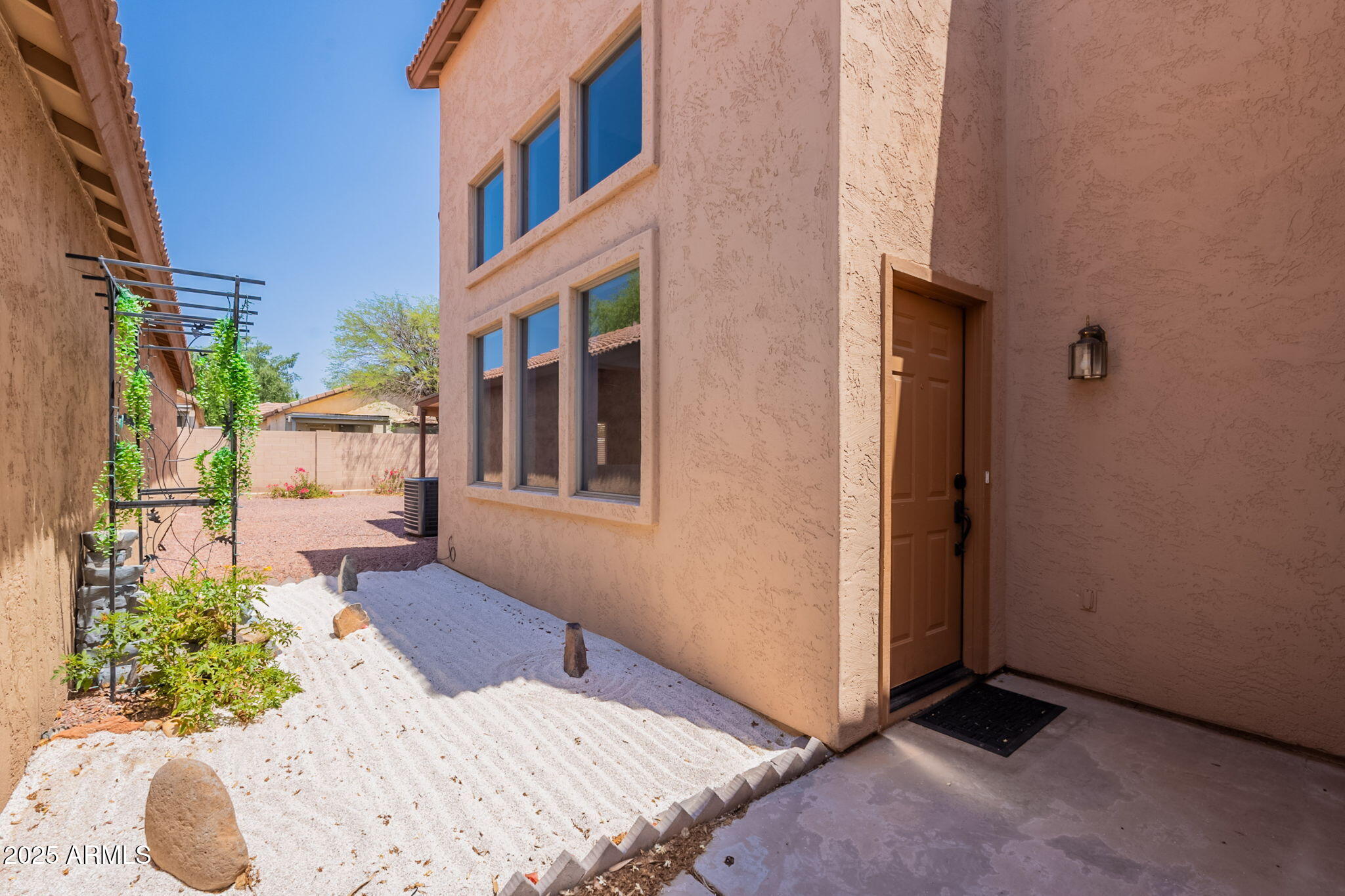 931 South Racine Lane Gilbert, AZ 85296 - Photo 5 of 62 5-web-or-mls-Racine-20