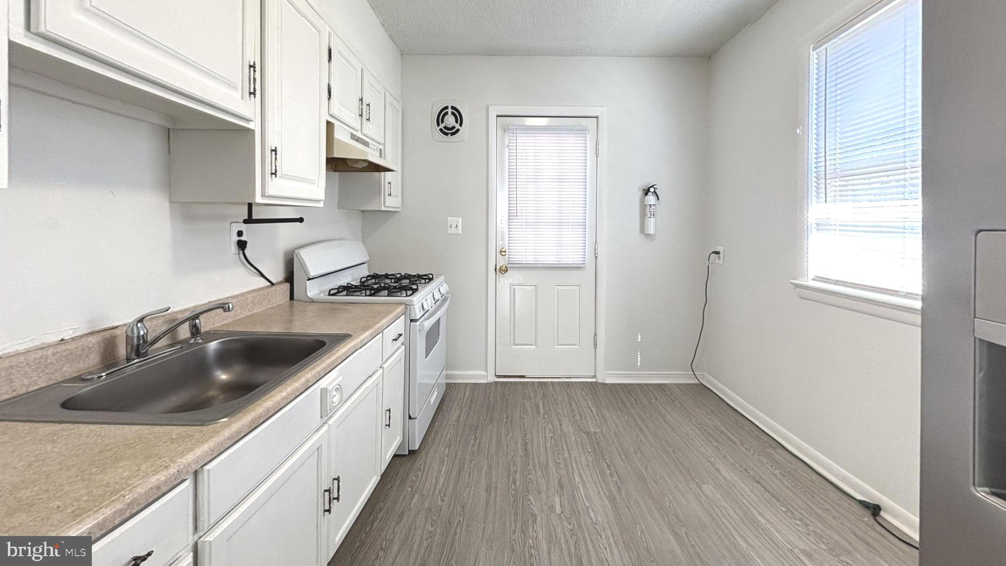 9906 Lanham Severn Road Lanham, MD 20706 - Photo 4 of 37