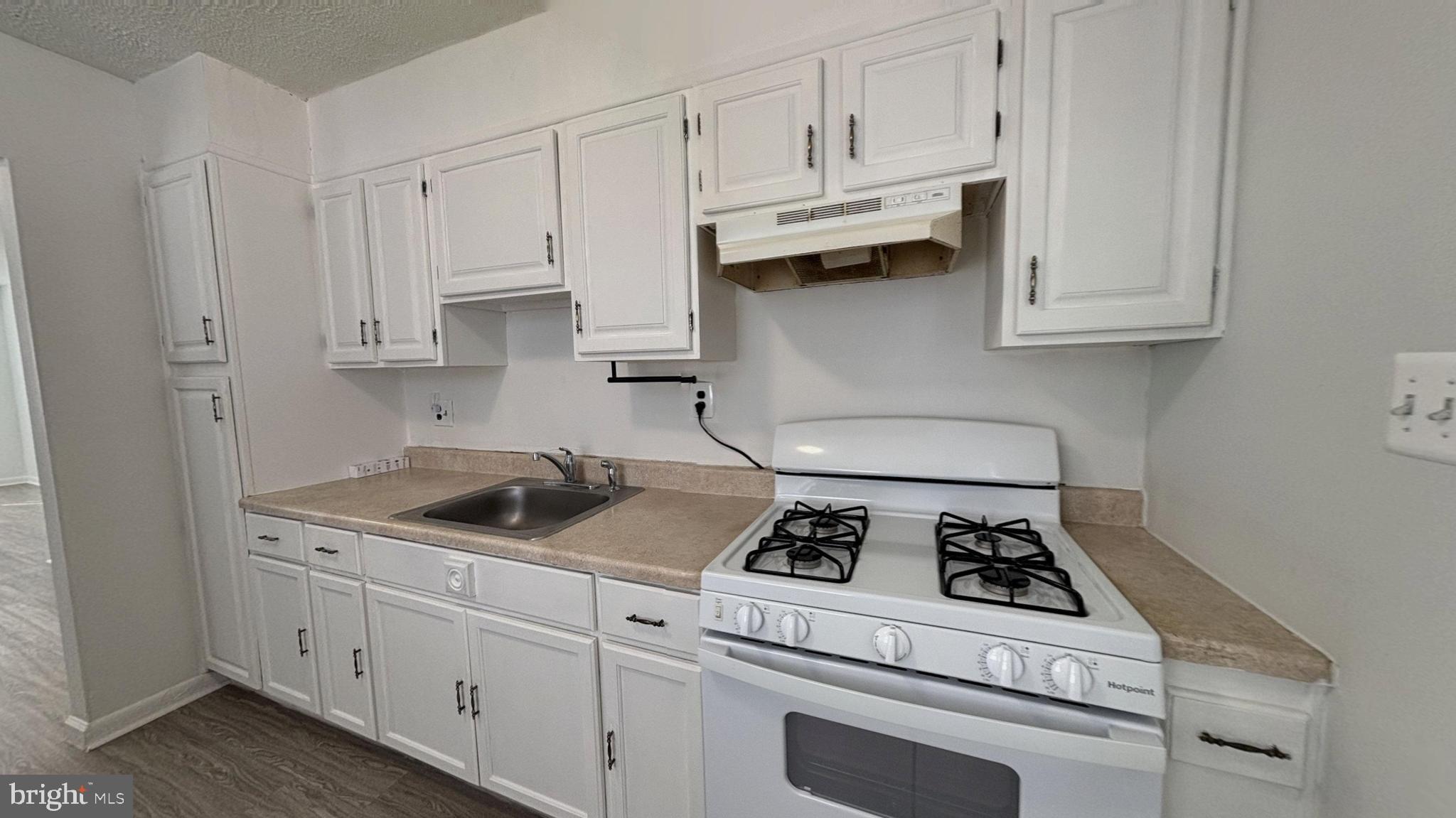 9906 Lanham Severn Road Lanham, MD 20706 - Photo 5 of 37 Gas Cooking