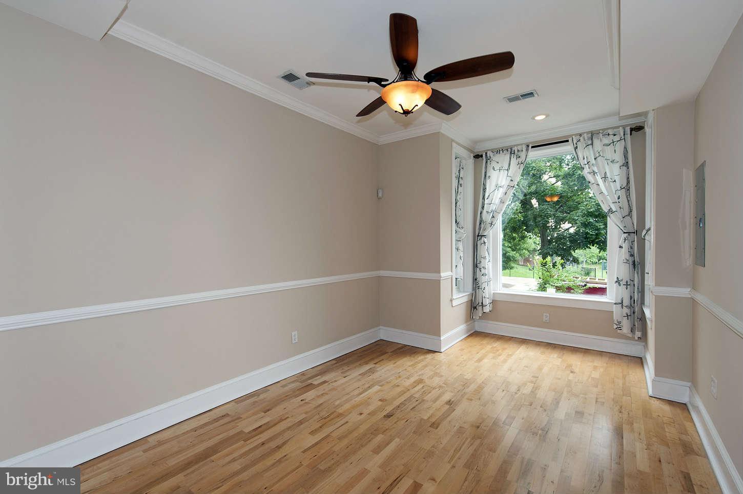 443 12th Street Northeast Washington, DC 20002 - Photo 3 of 24 Living Room