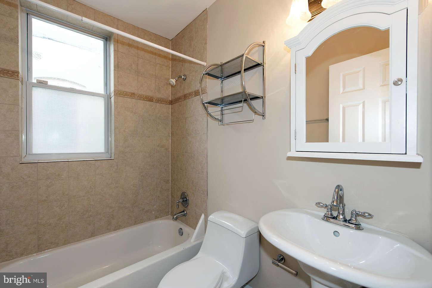 443 12th Street Northeast Washington, DC 20002 - Photo 21 of 24 Bath