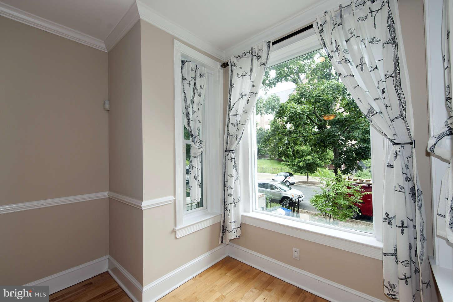 443 12th Street Northeast Washington, DC 20002 - Photo 5 of 24 Living Room