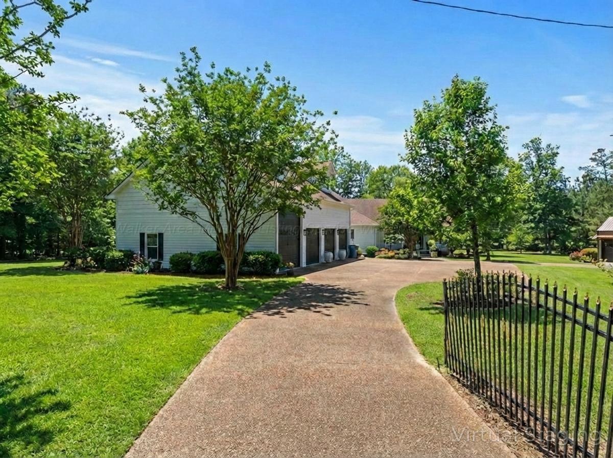 392 Baughn Road Jasper, AL 35503 - Photo 28 of 40 Gated back driveway to house.