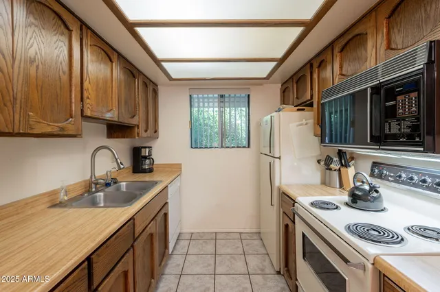 $138,999 | 3131 West Cochise Drive, Unit 144, Phoenix, AZ 85051