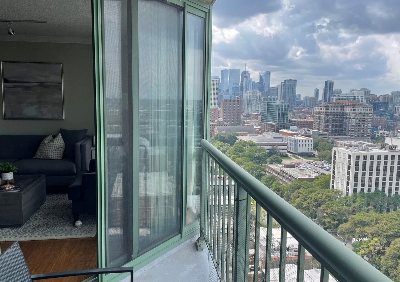 111 West Maple Street, Unit 1810 Chicago, IL 60610 - Photo 12 of 13