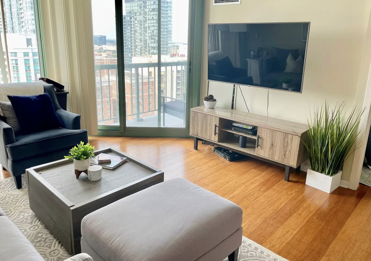 111 West Maple Street, Unit 1810 Chicago, IL 60610 - Photo 2 of 13