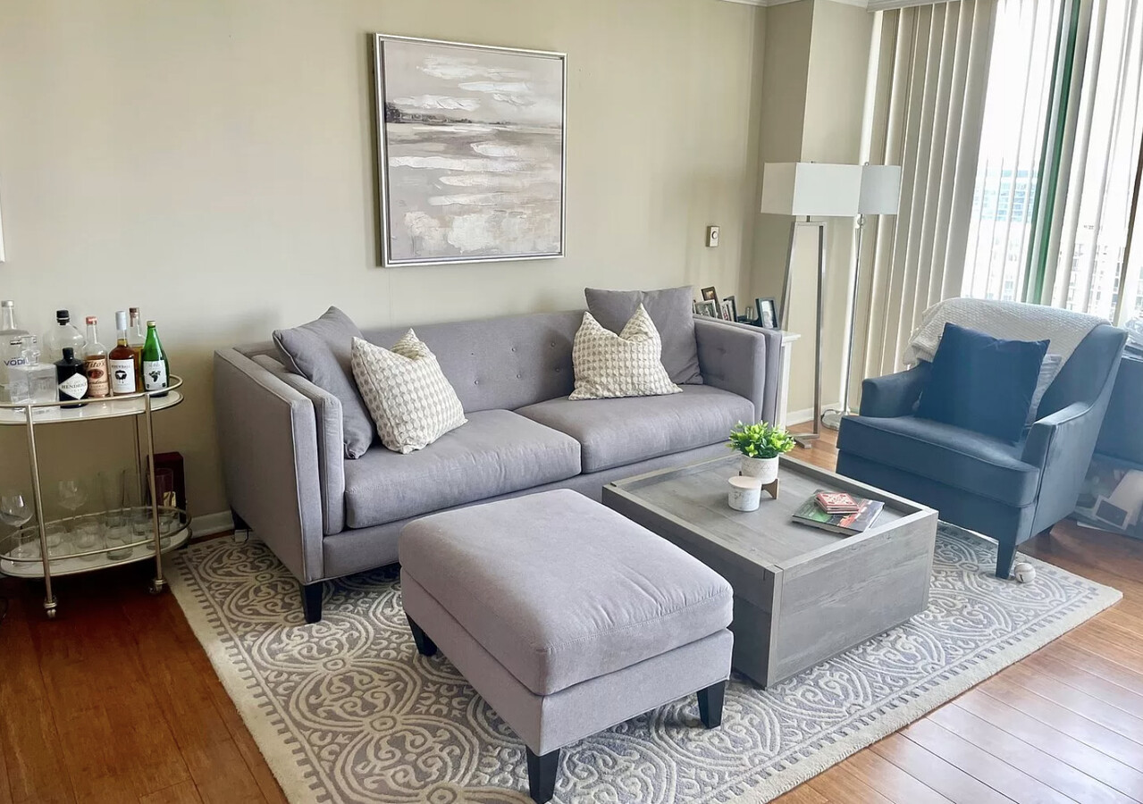 111 West Maple Street, Unit 1810 Chicago, IL 60610 - Photo 4 of 13