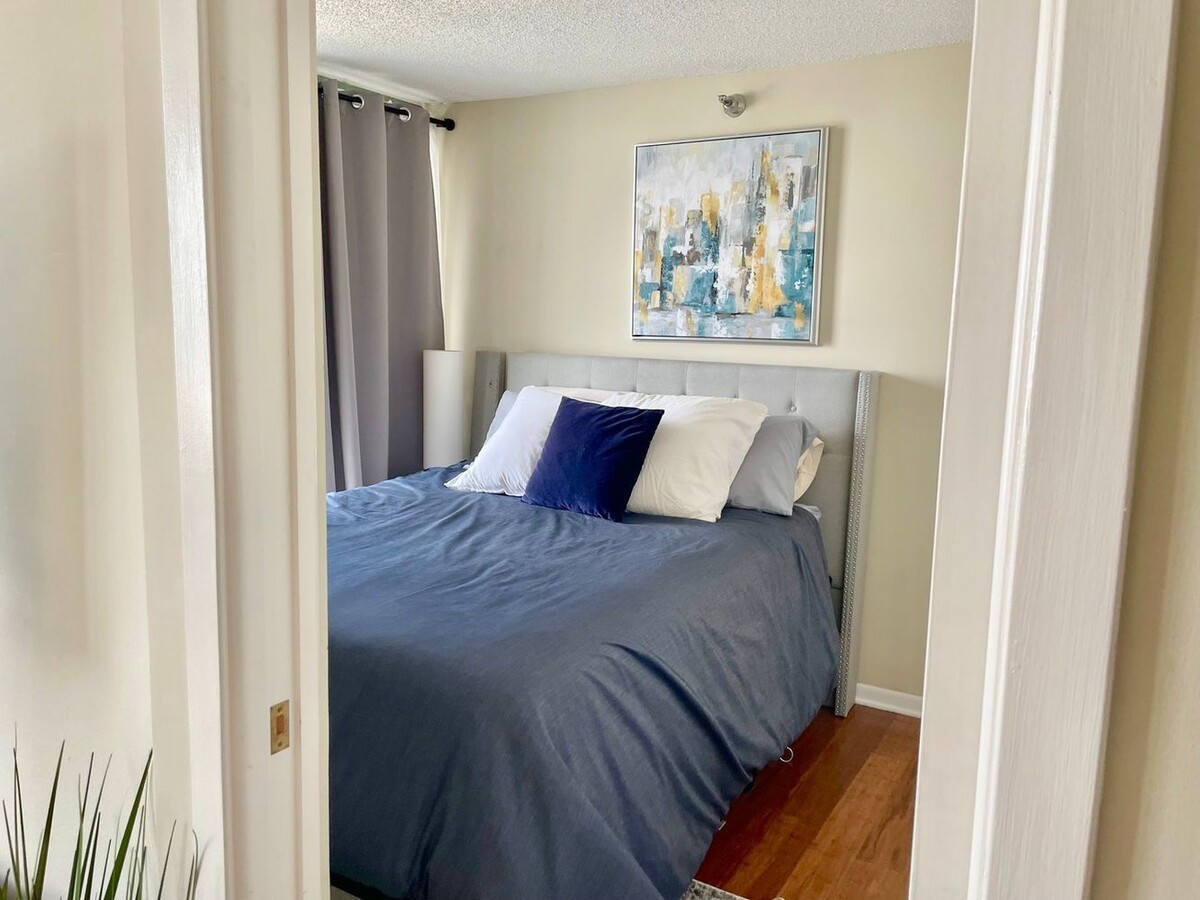 111 West Maple Street, Unit 1810 Chicago, IL 60610 - Photo 8 of 13