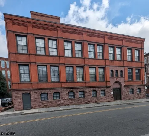 $2,300 | 19 Market Street, Unit 405, Paterson, NJ 07501