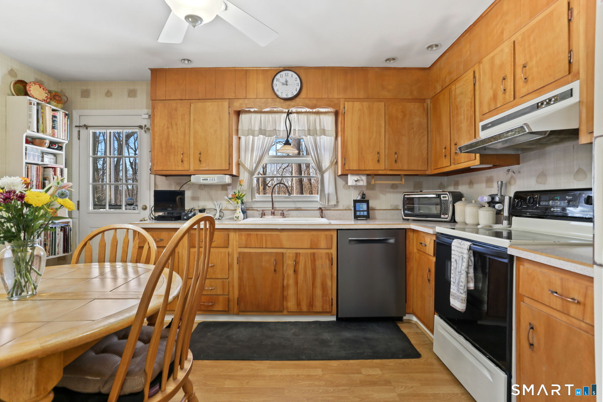 97 Greenbrier Road Trumbull, CT 06611 - Photo 20 of 45