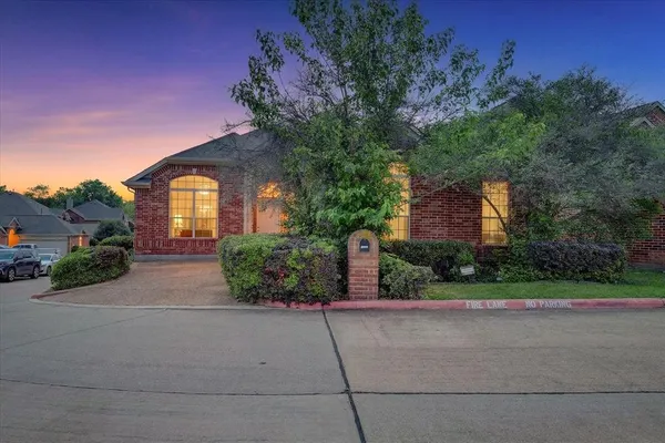 $410,000 | 3304 Landhope Circle, Arlington, TX 76016