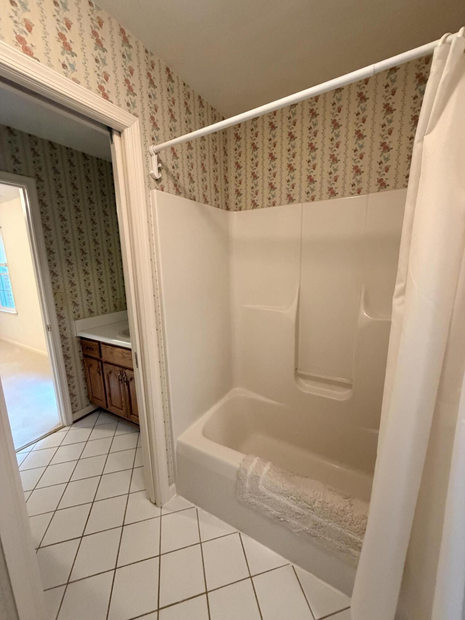 1840 Mountain View Road Vinton, VA 24179 - Photo 17 of 29 20260710_210600054_iOS