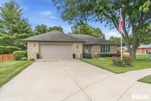 $379,900 | 2601 Meadow Pointe Drive, Springfield, IL 62702