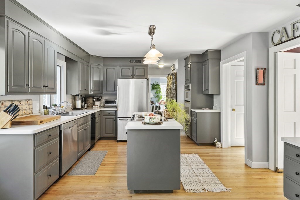 386 Commonwealth Road Wayland, MA 01778 - Photo 3 of 22 Gallery Image 3