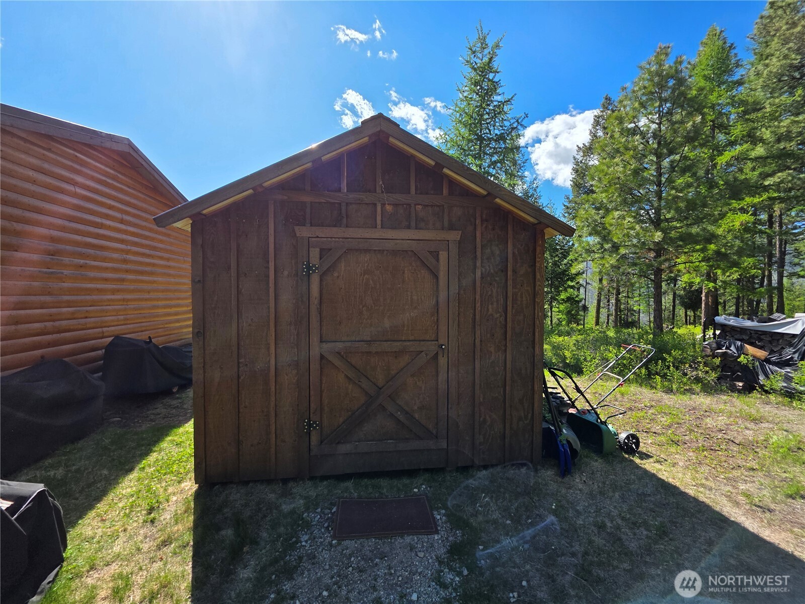 393 Summer Road Tonasket, WA 98855 - Photo 23 of 37 a backyard of a house