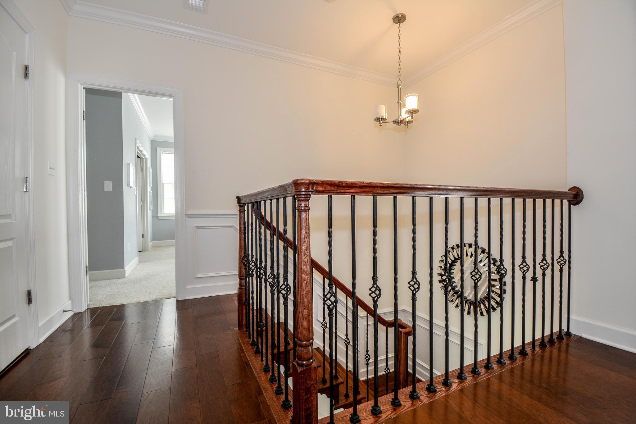 5219 Dalton Road Springfield, VA 22151 - Photo 26 of 46 Upper level hall detail