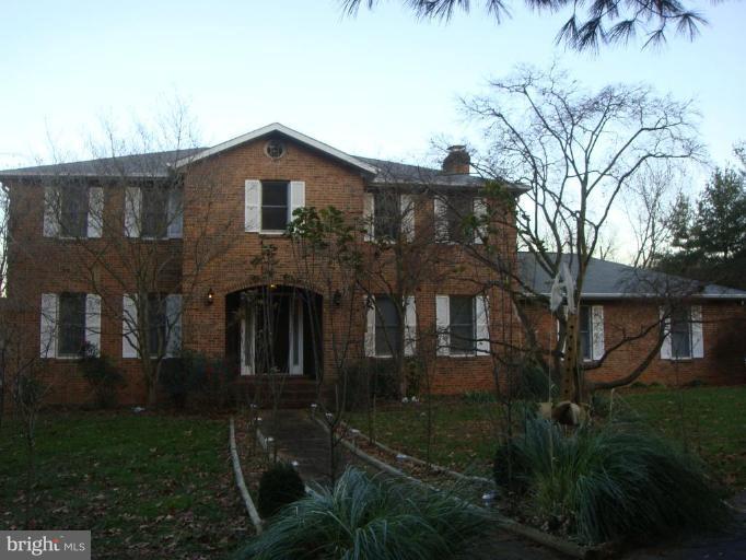 1636 Crowell Road Vienna, VA 22182 - Photo 2 of 7 Exterior #2