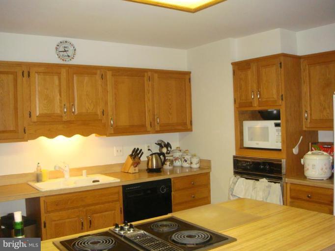 1636 Crowell Road Vienna, VA 22182 - Photo 4 of 7 Kitchen