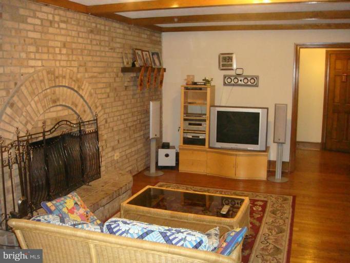 1636 Crowell Road Vienna, VA 22182 - Photo 5 of 7 Family Room