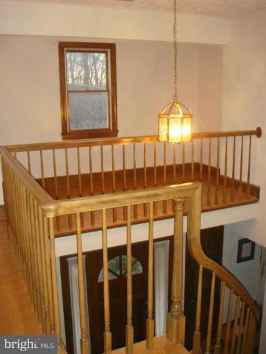 1636 Crowell Road Vienna, VA 22182 - Photo 7 of 7 Entrance / Foyer