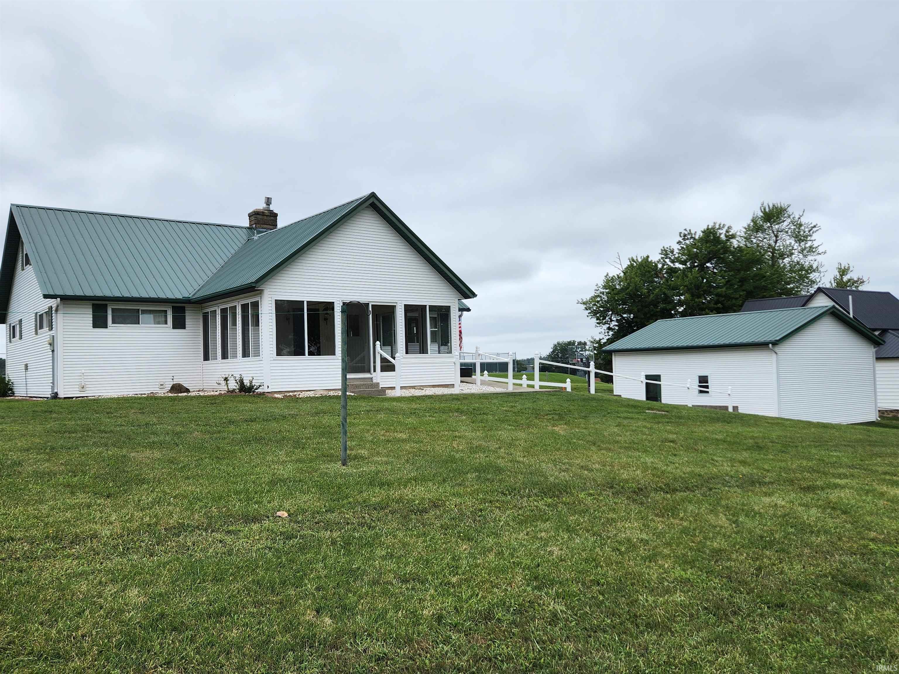 300 Syracuse Webster Road Syracuse, IN 46567 - Photo 5 of 32 Gallery Image 5
