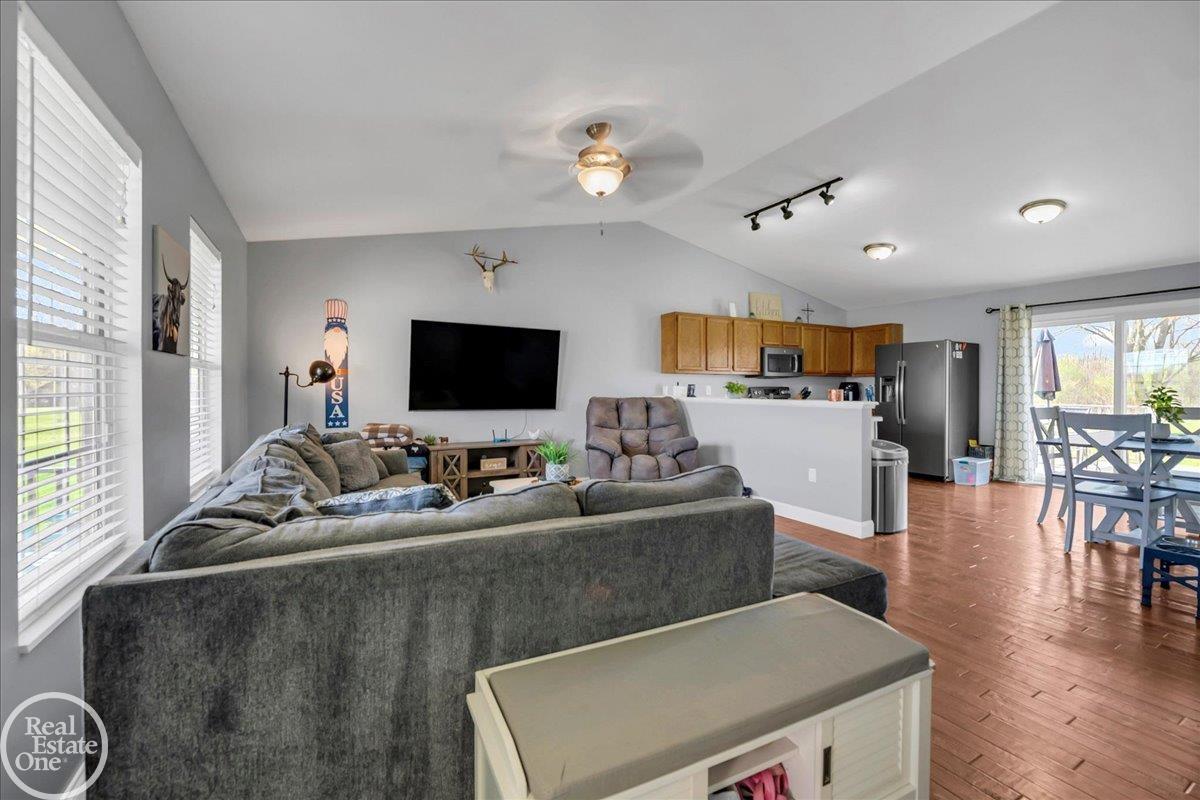 11463 Jeddo Road Yale, MI 48097 - Photo 5 of 26