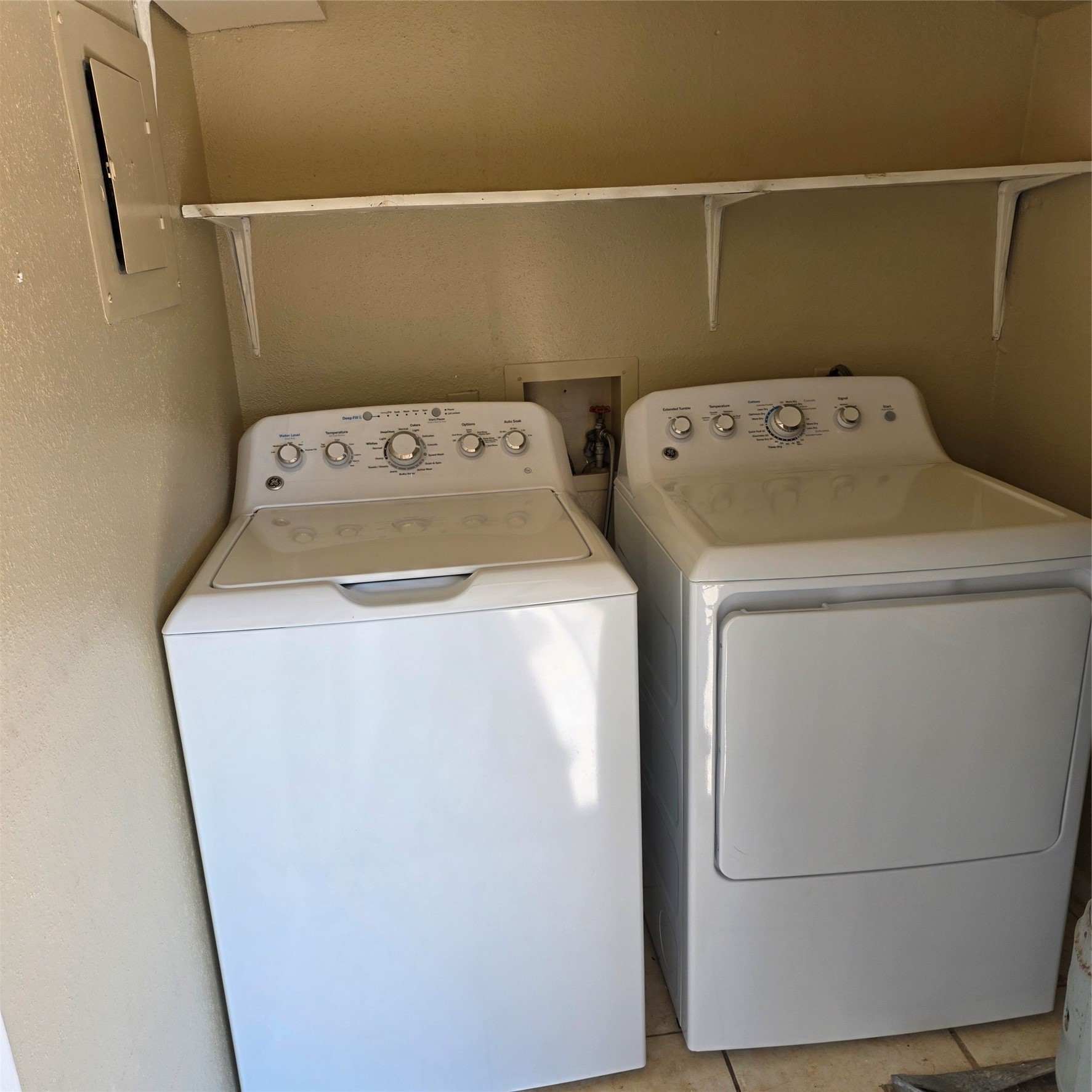 10100 South Gessner Road, Unit 202 Houston, TX 77071 - Photo 9 of 9 a utility room with dryer and washer