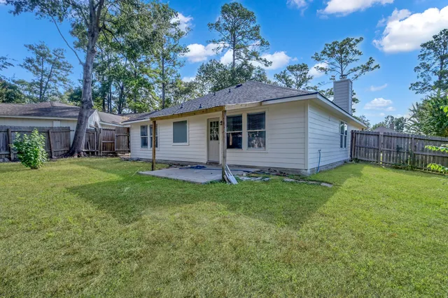 a view of a house with a backyard