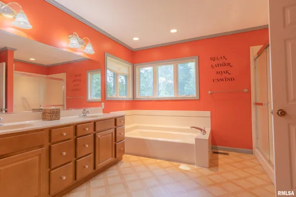 $305,000 | 1001 Wigwam Hollow Road, Macomb, IL 61455